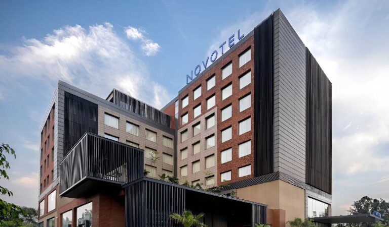 Commercial CRE: Complete Guide to Commercial Real Estate and Its Business Value